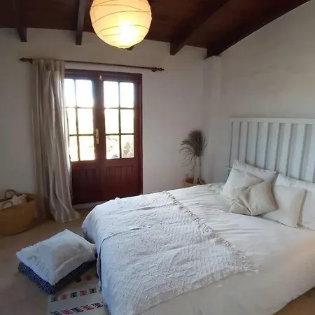 Villa Casa Chris Y Marie, With Heated Mini Pool Lajares